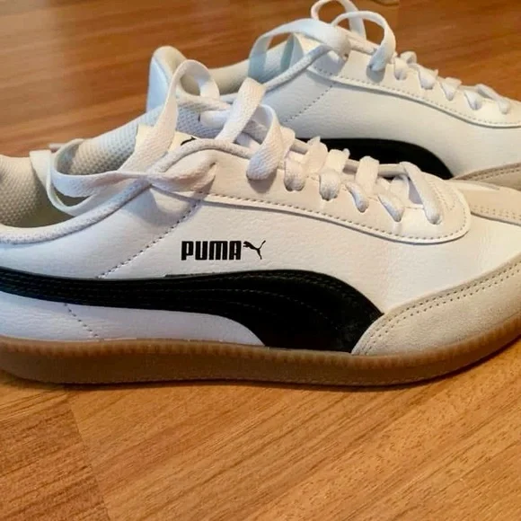 Puma White and Black Sneakers - Picture 1 of 3